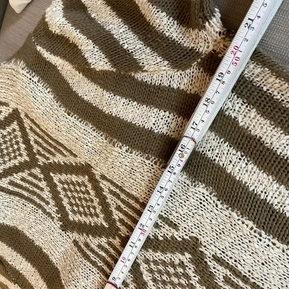 Cute, Knit Cardigan type Sweater, sz Lg - Picture 8 of 8